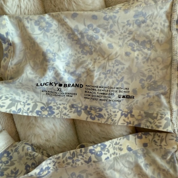 Women’s xl Lucky Brand Laser Silky Bralette white blue pink soft silk comfort - Picture 2 of 3